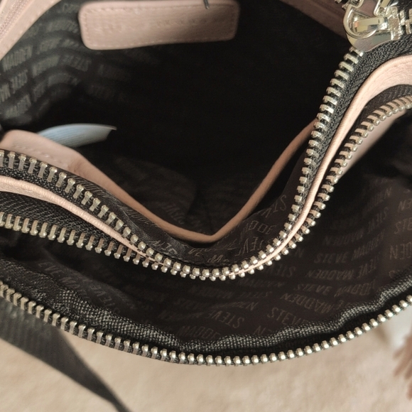 NEW Steve Madden BGlamm Blush Logo Crossbody Bag with Tassel - Picture 11 of 13